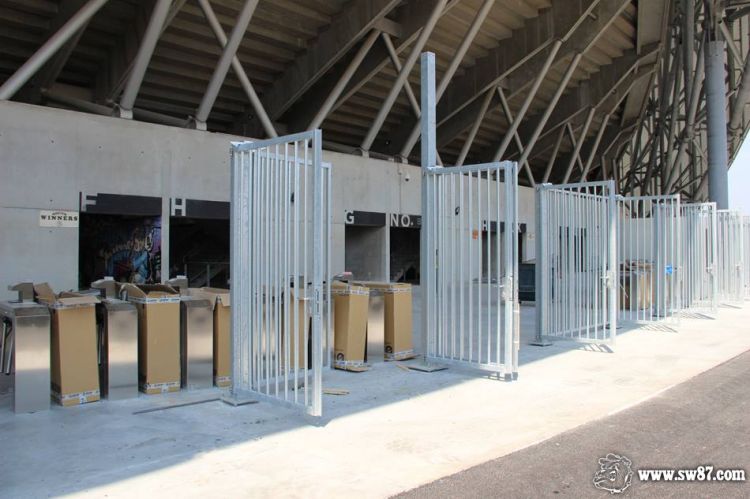 pose de clotures et portails au stade Vélodrome à Marseille
