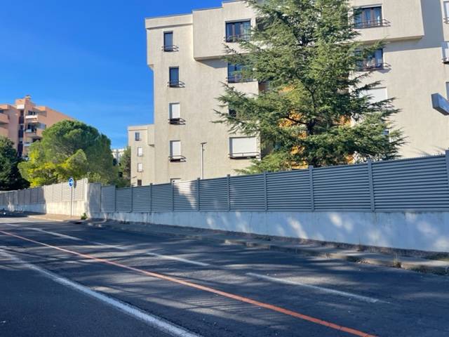 installation de clôture défensive pour une gendarmerie