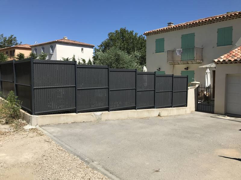 Remplacement d'une clôture à Eguilles en 2017