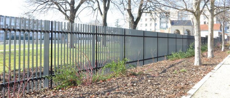 Travaux de clôture barreaudée design à Marseille