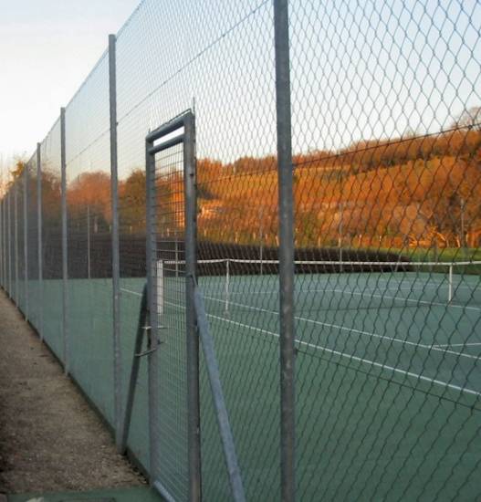clôture de tennis