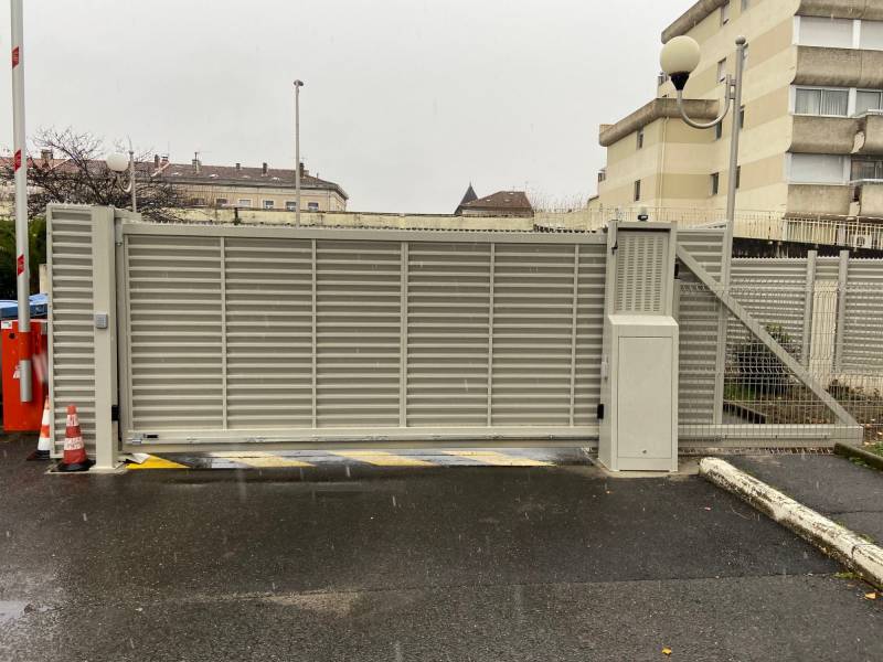 Spécialiste installation portail pour site sensible Bouches du Rhône