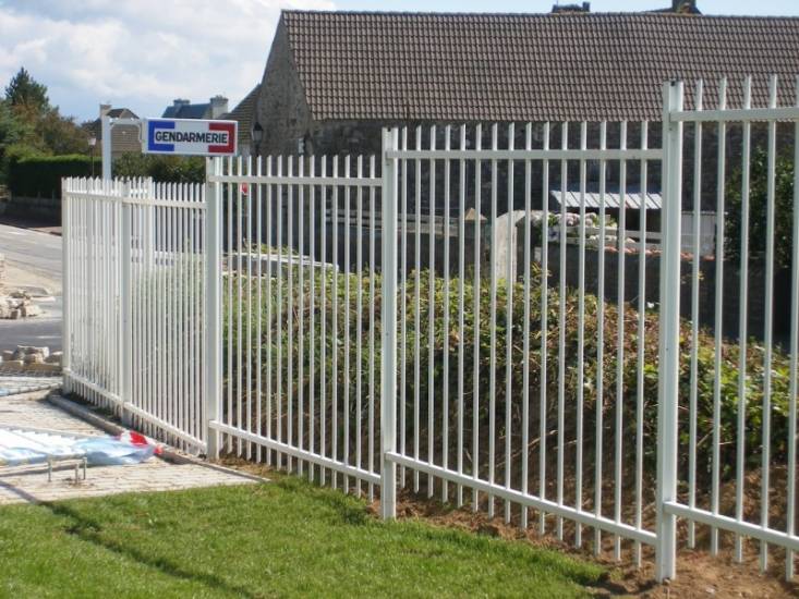 Installation clôture barreaudée blanche Aubagne